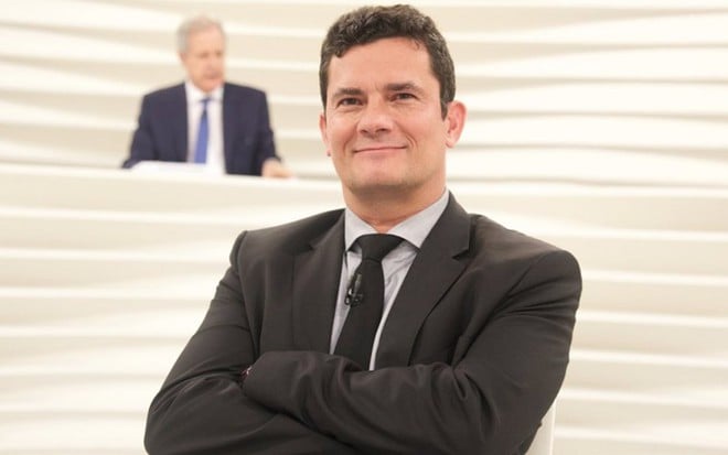 O juiz Sérgio Moro é sabatinado pelo Roda Viva; ao fundo, Augusto Nunes, que se despediu do programa - Divulgação/TV Cultura