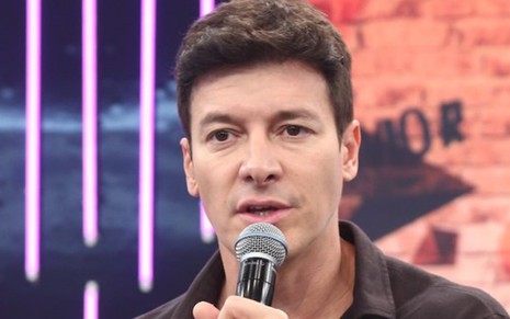 O apresentador Rodrigo Faro durante edição de fevereiro de seu programa na Record