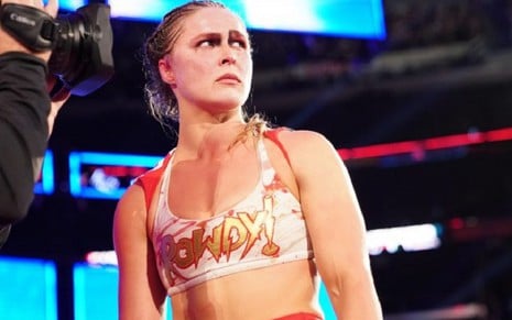 A lutadora e atriz Ronda Rousey durante evento do WWE; ex-UFC agora faz parte do elenco da série 9-1-1 - Divulgação/WWE