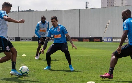 Pedrinho, Manoel, Fagner e Vagner Love em treino do Corinthians no CT Joaquim Grava, em São Paulo
