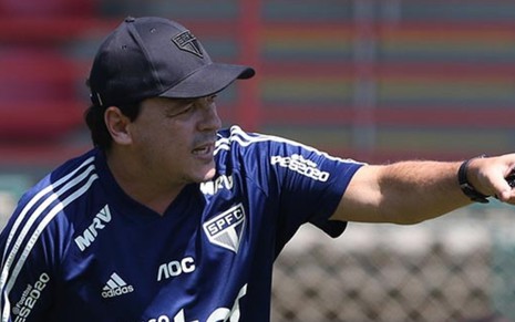 Fernando Diniz com uniforme do São Paulo