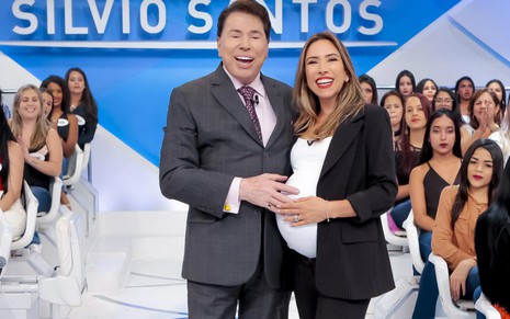 Silvio Santos ao lado da filha Patricia Abravanel na gravação de seu programa na terça (9), no SBT - Lourival Ribeiro/SBT