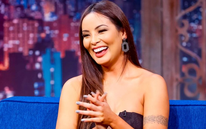 Carol Nakamura no The Noite, do SBT, desta sexta-feira (5): bailarina teve dor de barriga antes de beijar galã - DIVULGAÇÃO/SBT
