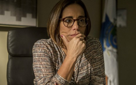 A atriz Gloria Pires em cena como a juíza da série Segredos de Justiça, do Fantástico - Renato Rocha Miranda/TV Globo
