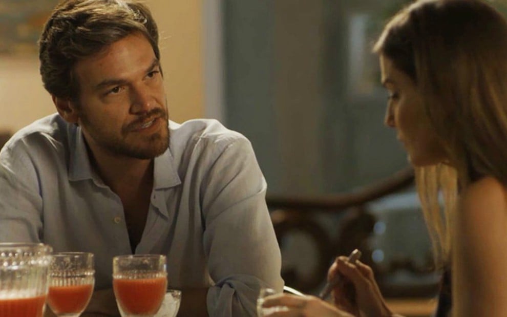 Beto (Emilio Dantas) discutirá com Karola (Deborah Secco) no capítulo desta quarta (10) de Segundo Sol - Reprodução/Globo