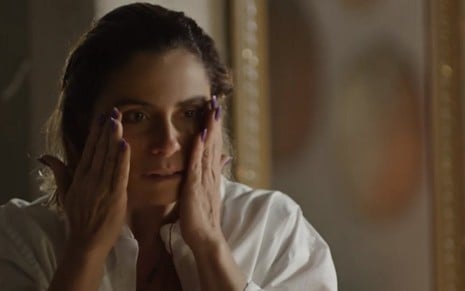 Luzia (Giovanna Antonelli) se choca ao descobrir é mãe de Valentim (Danilo Mesquita) em Segundo Sol - REPRODUÇÃO/TV GLOBO