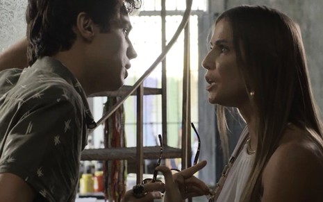 Valentim (Danilo Mesquita) questionará encontro da mãe com o tio em cena de Segundo Sol - Reprodução/TV Globo