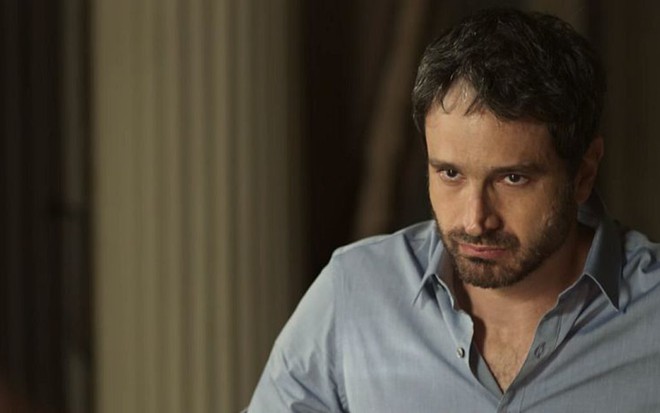 Edgar (Caco Ciocler) juntará forças com a mocinha para ajudar a filha em Segundo Sol - Reprodução/TV Globo