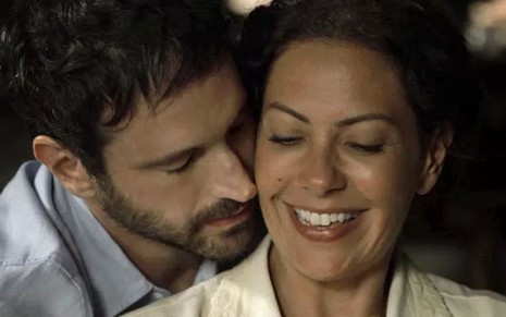Edgar (Caco Ciocler) e Cacau (Fabiula Nascimento) em cena de Segundo Sol, da Globo - Reprodução/TV Globo