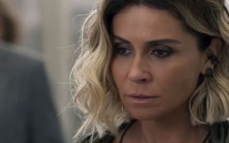 Luzia (Giovanna Antonelli) diz que é amante de irmão de Beto (Emilio Dantas) em Segundo Sol - Reprodução/TV Globo