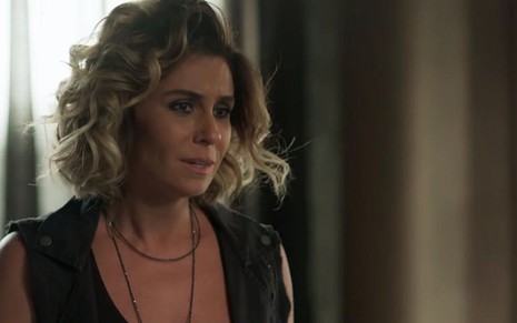 Giovanna Antonelli (Luzia) em cena de Segundo Sol; disfarce da mocinha levantará suspeita do filho - Reprodução/TV Globo