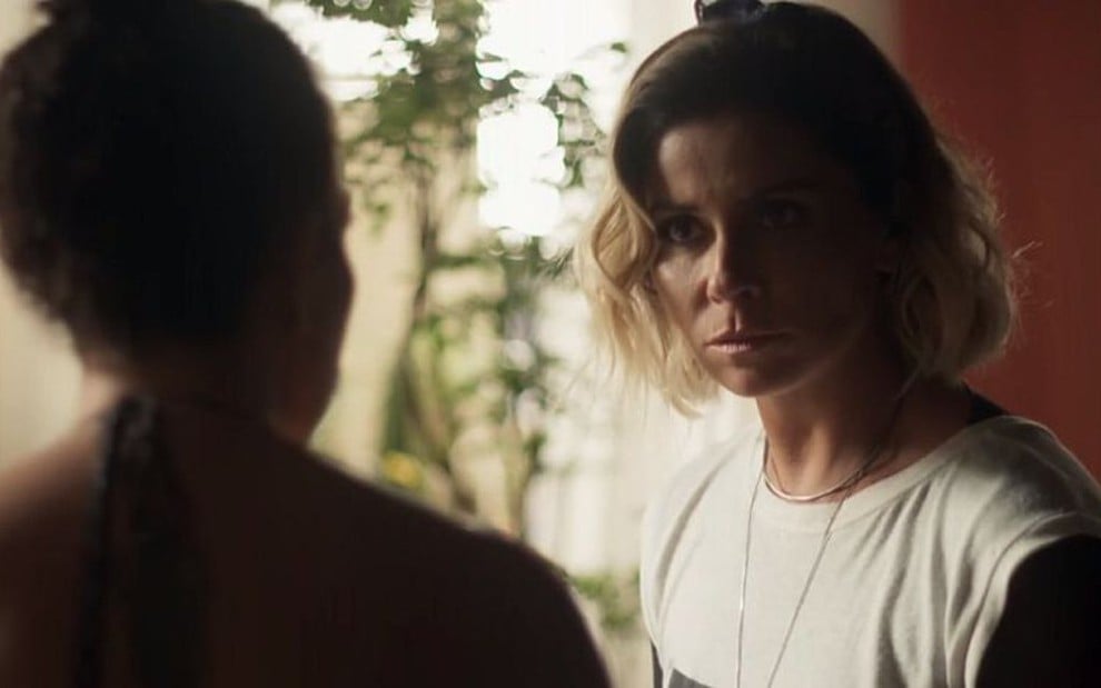 Luzia (Giovanna Antonelli) fugirá da inimiga após ataque em cena de Segundo Sol - Reprodução/TV Globo