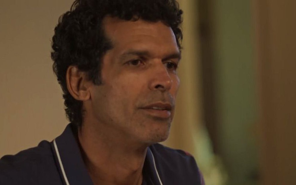 Lourival (Jackson Costa) em cena de Segundo Sol: revolta do petroleiro provocará sua morte - Fotos: Reprodução/TV Globo