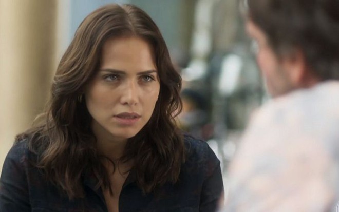 Rosa (Letícia Colin) vai embolsar R$ 50 mil para entregar o paradeiro da mocinha em Segundo Sol - Reprodução/TV Globo