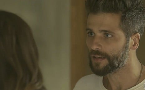 Bruno Gagliasso (Mario) em Sol Nascente; mecânico tentará abrir os olhos da namorada - Reprodução/TV Globo
