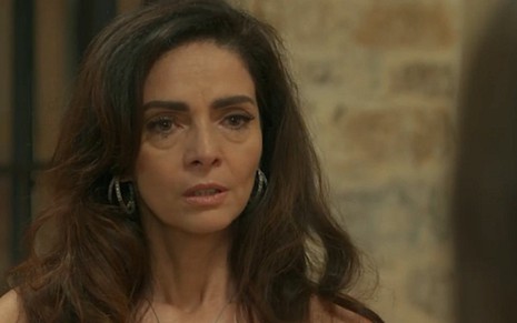 Claudia Ohana (Loretta) em cena de Sol Nascente; vilã será ameaçada pela ex-sogra - Reprodução/TV Globo