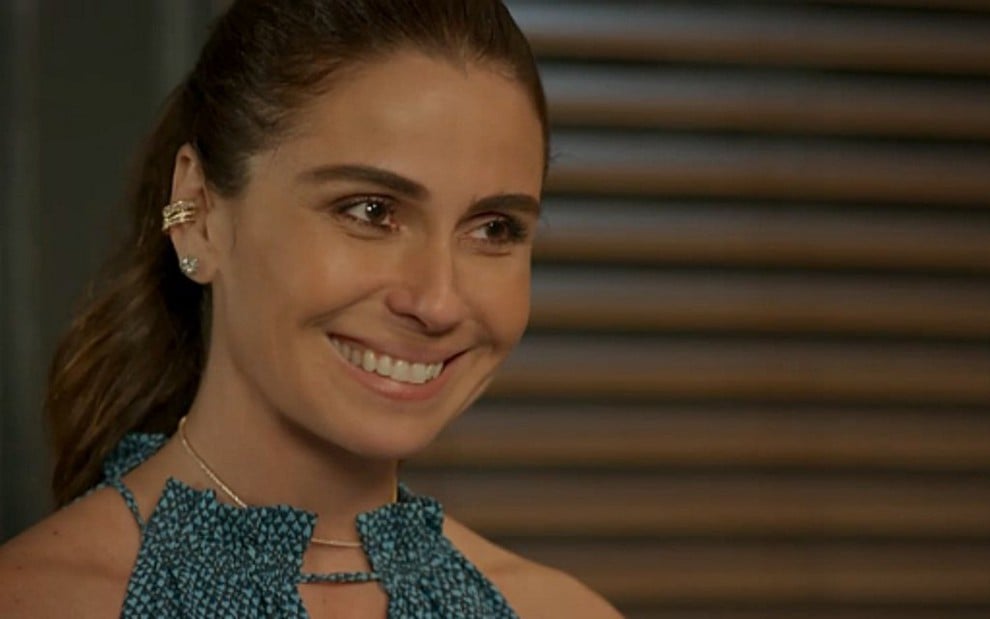 Giovanna Antonelli usa piercing de orelha na caracterização de Alice, de Sol Nascente - Reprodução/TV Globo