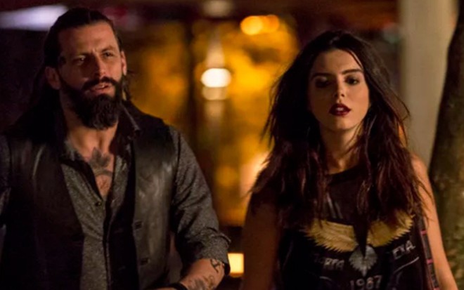 Henri Castelli (Ralf) e Giovanna Lancellotti (Milena) em cena de Sol Nascente, novela das seis - Ellen Soares/TV Globo