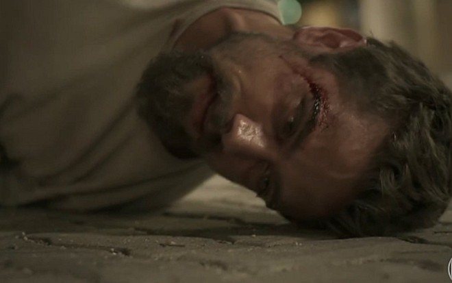Rafael Cardoso (César) em cena de Sol Nascente; vilão despertará fúria de moradores - Reprodução/TV Globo