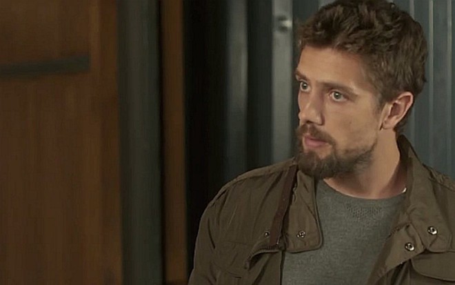 Rafael Cardoso (César) em cena de Sol Nascente; vilão falhará ao tentar enganar o sogro - Reprodução/TV Globo
