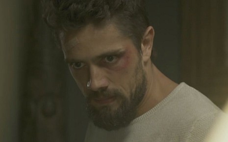Rafael Cardoso (César) em cena de Sol Nascente; vilão será espancado por vingança - Reprodução/TV Globo