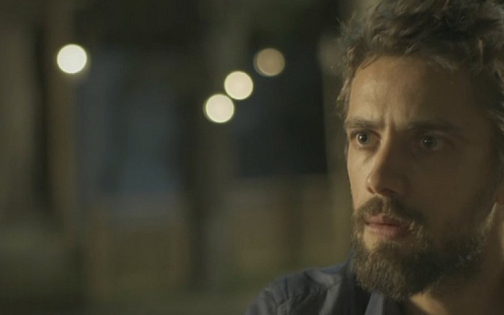 Rafael Cardoso (César) em cena de Sol Nascente; vilão pressionará a tia para saber segredo - Reprodução/TV Globo