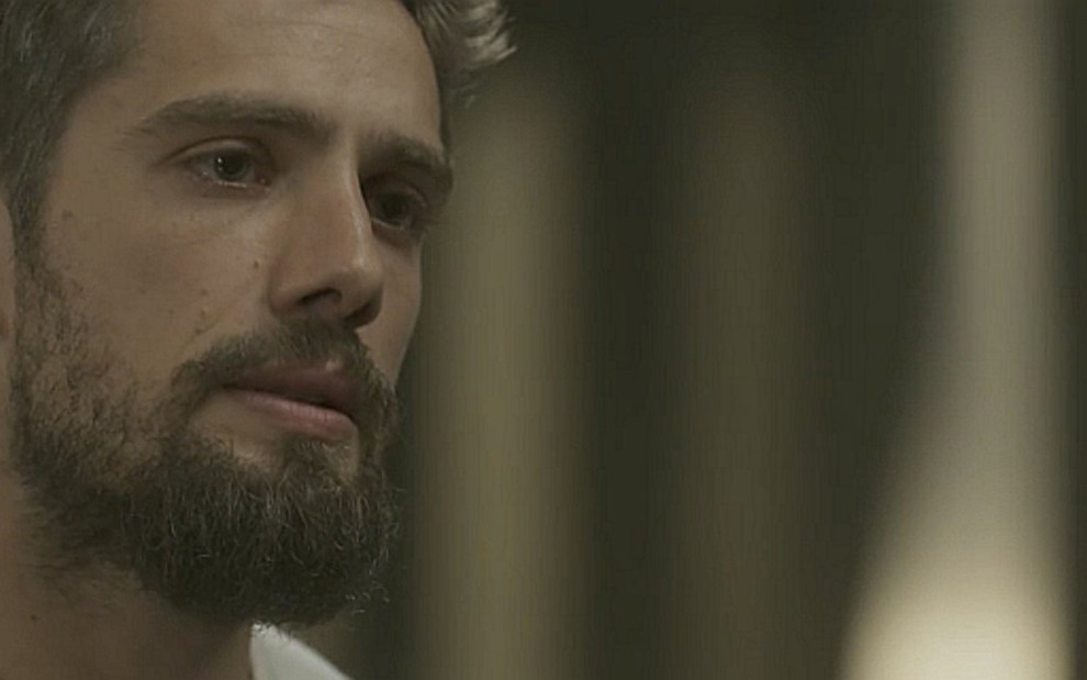 Rafael Cardoso (César) em cena de Sol Nascente; vilão descobrirá motivo de vingança da avó - Reprodução/TV Globo