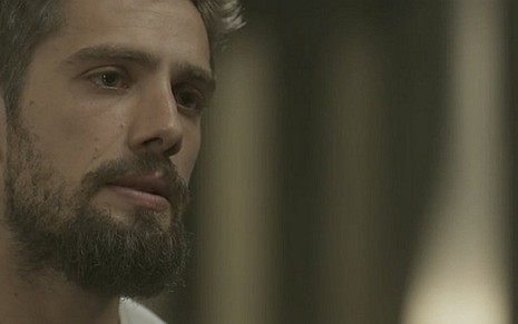 Rafael Cardoso (César) em cena de Sol Nascente; vilão descobrirá motivo de vingança da avó - Reprodução/TV Globo