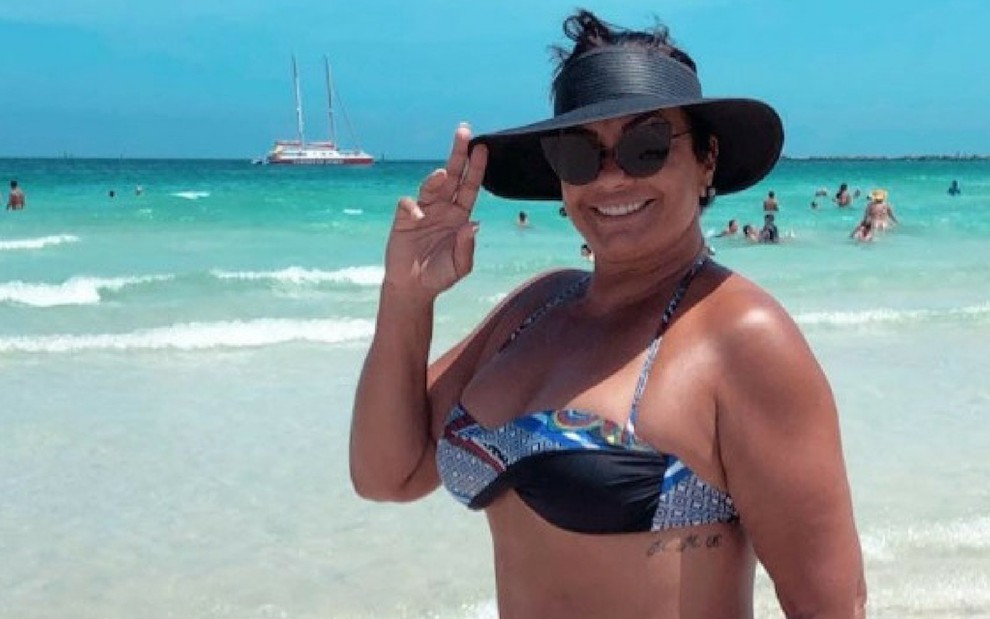 De férias em Miami, nos Estados Unidos, a atriz Solange Gomes publicou uma foto na praia e recebeu elogios de seguidores - REPRODUÇÃO/INSTAGRAM