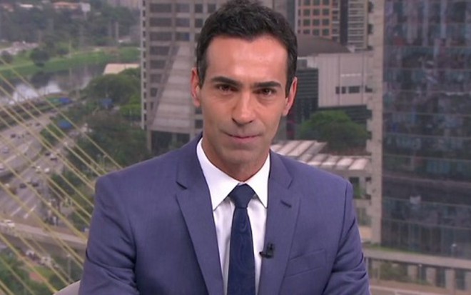O jornalista César Tralli durante o SPTV 1ª Edição desta sexta-feira (14) - Reprodução/Globo