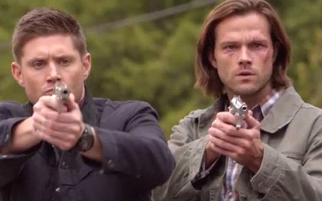 Jared Padalecki e Jensen Ackles em cena da 11ª temporada de Supernatural - Reprodução/Warner Channel