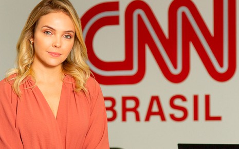 A jornalista Taís Lopes em sua primeira foto de divulgação como contratada da CNN Brasil
