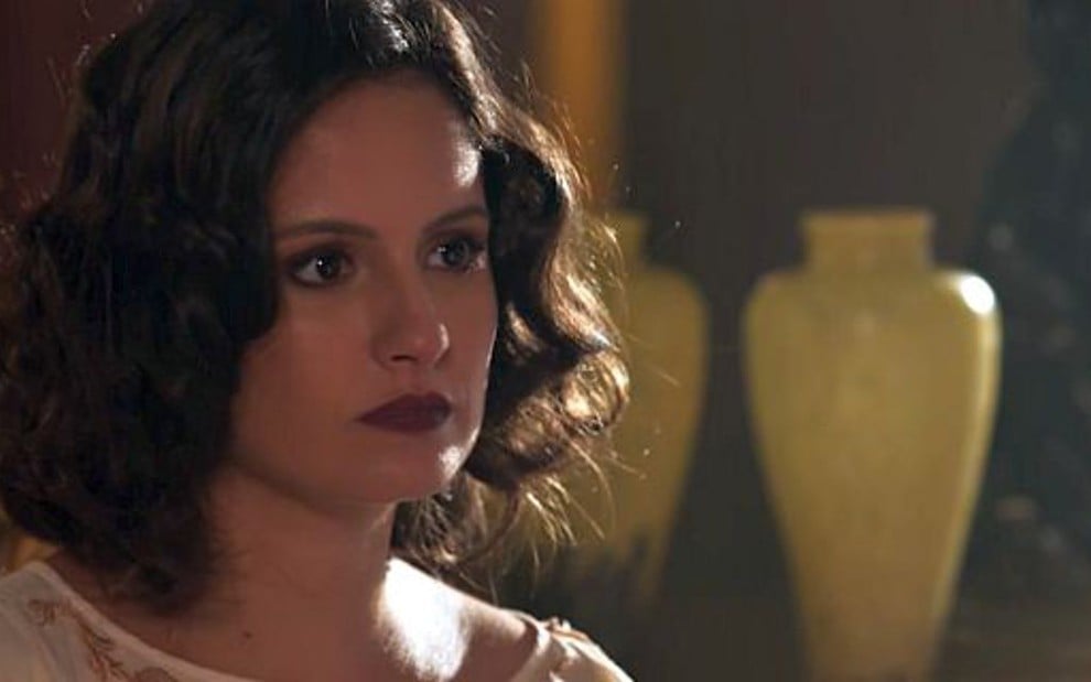 Amanda de Godoi (Felícia) em cena de Tempo de Amar; garota seduzirá poderoso no bordel - Reprodução/TV Globo