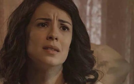 Andreia Horta (Lucinda) em cena de Tempo de Amar; vilã tentará ir de penetra na festa da rival - Reprodução/TV Globo