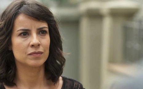 Andreia Horta (Lucinda) em cena de Tempo de Amar, vilã flagrará conversa entre o pai e a tia - Reprodução/TV Globo