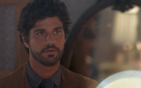 Bruno Cabrerizo (Inácio) em cena de Tempo de Amar; mocinho conhecerá a filha em Portugal - Reprodução/TV Globo