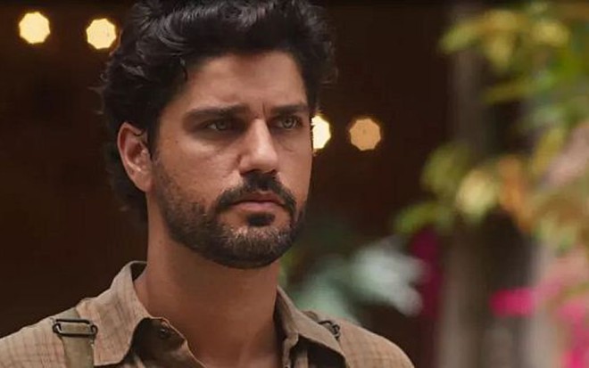 Bruno Cabrerizo (Inácio) em cena de Tempo de Amar; mocinho impedirá golpe do vilão - Reprodução/TV Globo