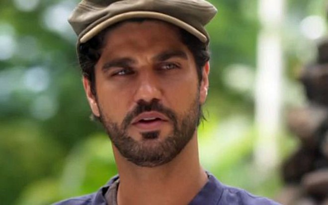 Bruno Cabrerizo (Inácio) em cena de Tempo de Amar; mocinho evitará acidente de cavalo - Reprodução/TV Globo