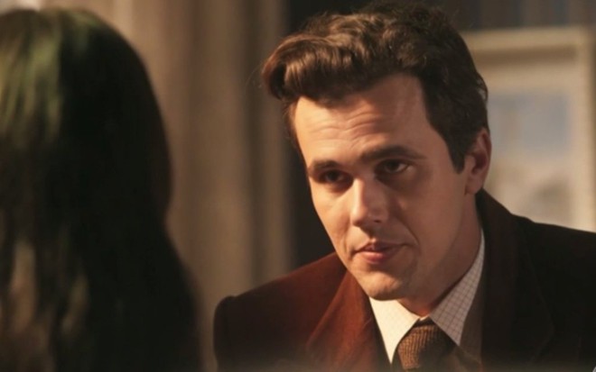Vicente (Bruno Ferrari) se oferecerá para acompanhar a amada em viagem em Tempo de Amar - Reprodução/TV Globo