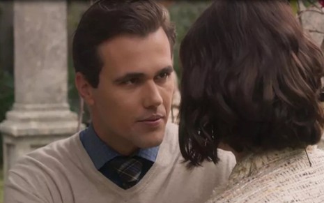 Bruno Ferrari (Vicente) e Mayana Moura (Carolina) em cena de Tempo de Amar, da Globo - Reprodução/TV Globo