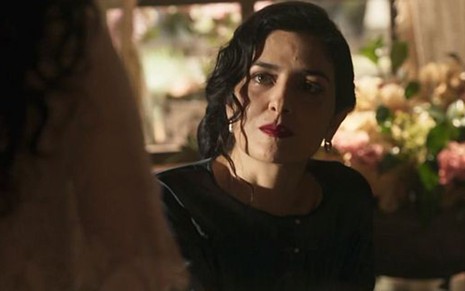 Letícia Sabatella (Delfina) em cena de Tempo de Amar; personagem terminará sozinha e falida - Reprodução/TV Globo
