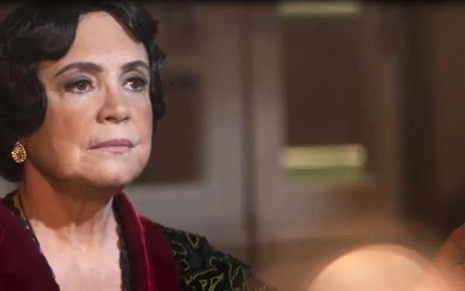 Regina Duarte (Lucerne) em cena de Tempo de Amar; cafetina não sabe o paradeiro da filha - Reprodução/TV Globo