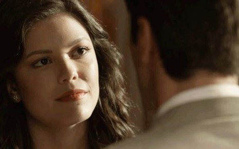 Maria Vitória (Vitória Strada) revelará ao marido encontro com o ex em Tempo de Amar - Reprodução/TV Globo
