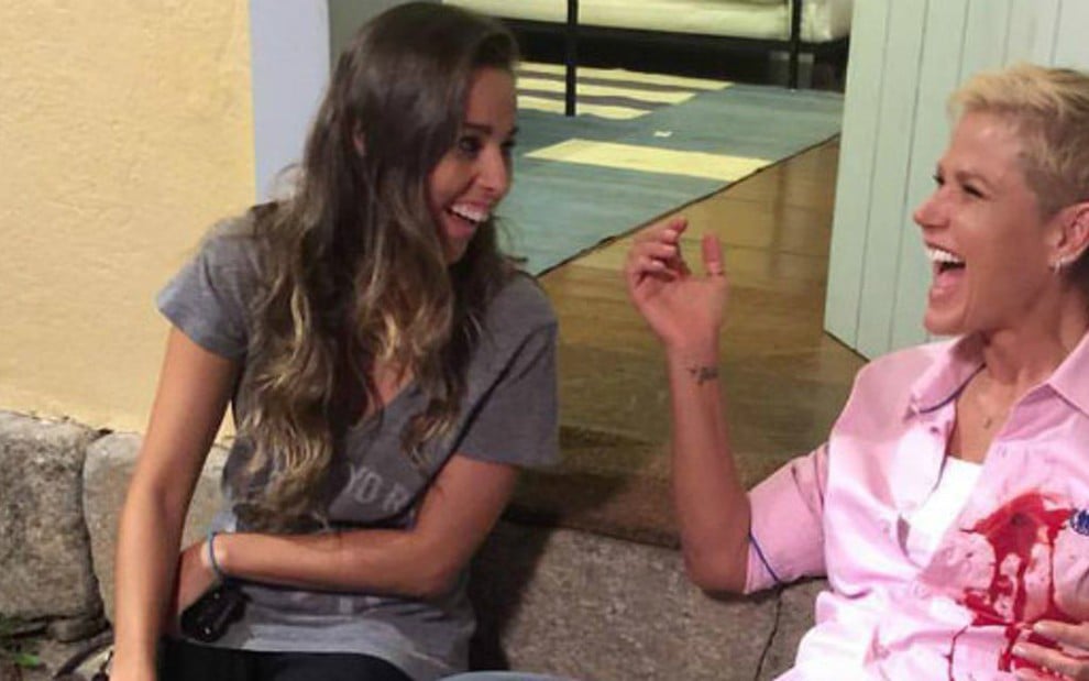 Thati Lopes e Xuxa se divertem nas gravações de vídeo do canal Porta dos Fundos - Reprodução/Instagram