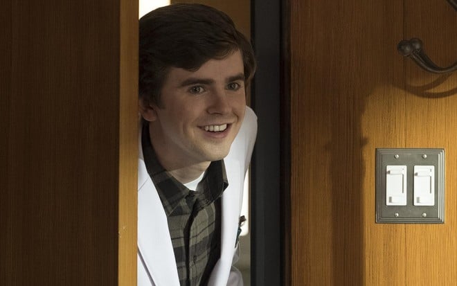 Freddie Highmore na primeira temporada de The Good Doctor; série é nova atração do canal Sony - Divulgação/ABC