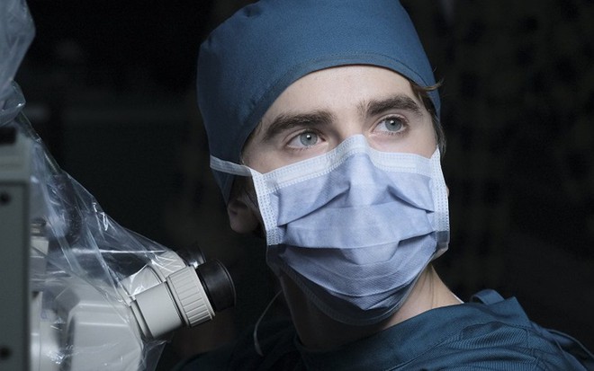 Freddie Highmore protagoniza o drama The Good Doctor, fenômeno de audiência nos EUA - Divulgação/ABC