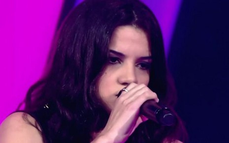 Amanda Lince, participante do The Voice que foi comparada a Selena Gomez ontem (27) - Reprodução/Globo