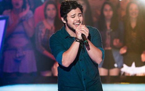 O cantor Renato Vianna, vencedor do The Voice 2015, continua na batalha pelo sucesso - Reprodução/Globo