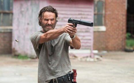 Andrew Lincoln em cena da oitava temporada de The Walking Dead: armas de fogo têm dias contados - Divulgação/AMC