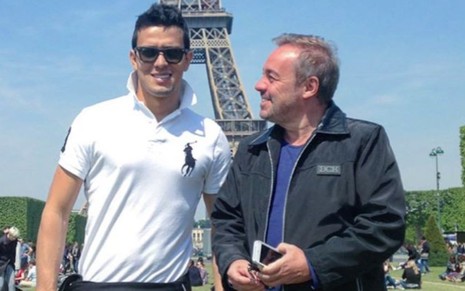 Thiago Salvático e Gugu Liberato em viagem a Paris, em 2014